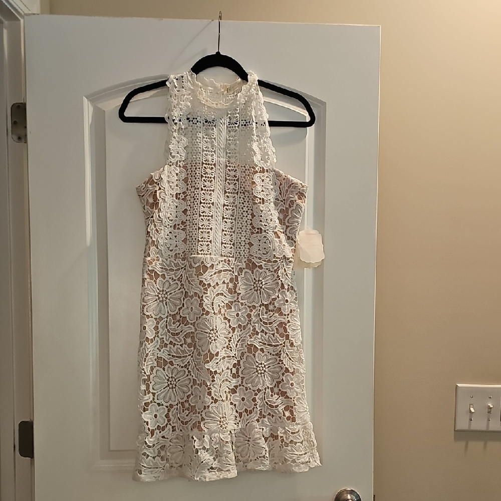 White Lace Sleeveless Dress